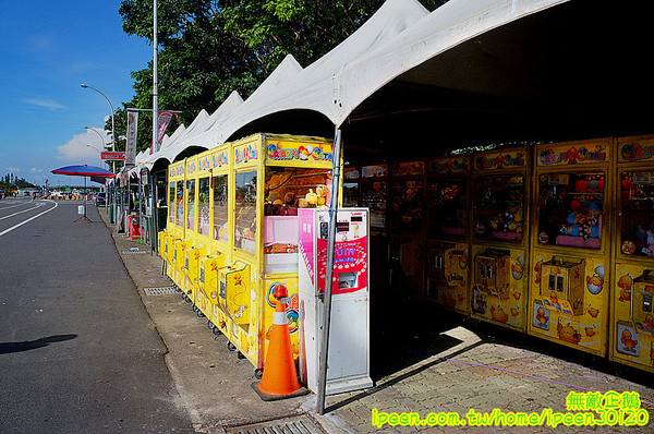 戀愛廣場 & 遊艇碼頭 & 碧海碼頭:【台南-安平區】可以看到對面的林默娘公園...走到底還有戀愛廣場喔!~《碧海碼頭》