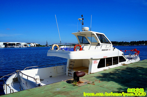 戀愛廣場 & 遊艇碼頭 & 碧海碼頭:【台南-安平區】可以看到對面的林默娘公園...走到底還有戀愛廣場喔!~《碧海碼頭》