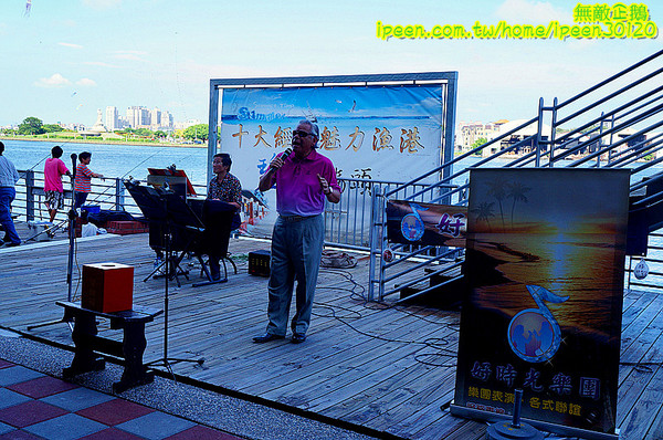 戀愛廣場 & 遊艇碼頭 & 碧海碼頭:【台南-安平區】可以看到對面的林默娘公園...走到底還有戀愛廣場喔!~《碧海碼頭》