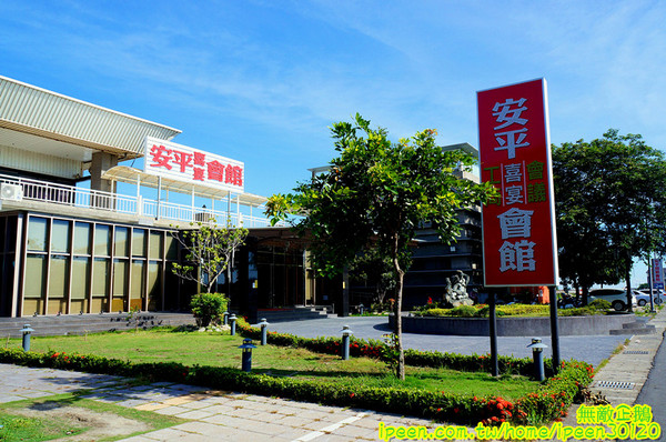 戀愛廣場 & 遊艇碼頭 & 碧海碼頭:【台南-安平區】可以看到對面的林默娘公園...走到底還有戀愛廣場喔!~《碧海碼頭》