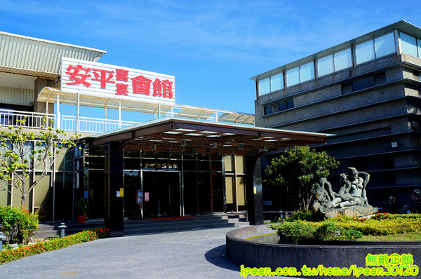 戀愛廣場 & 遊艇碼頭 & 碧海碼頭:【台南-安平區】可以看到對面的林默娘公園...走到底還有戀愛廣場喔!~《碧海碼頭》