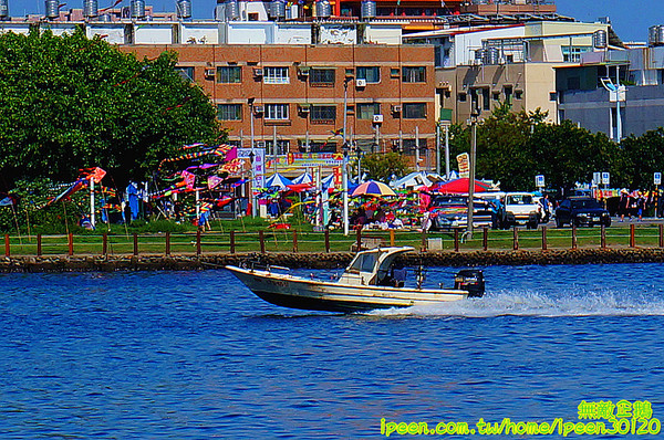 戀愛廣場 & 遊艇碼頭 & 碧海碼頭:【台南-安平區】可以看到對面的林默娘公園...走到底還有戀愛廣場喔!~《碧海碼頭》