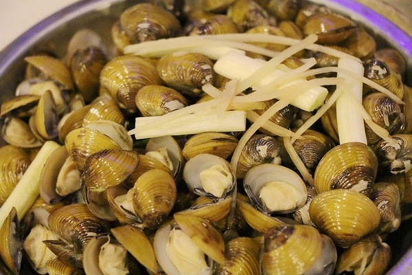 大灣碼頭：【羽諾食記】大灣碼頭熱炒生猛海鮮(松隆店)♥現撈海鮮創意料理♥捷運市政府站晚餐&宵夜推薦