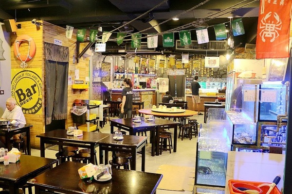 大灣碼頭：【羽諾食記】大灣碼頭熱炒生猛海鮮(松隆店)♥現撈海鮮創意料理♥捷運市政府站晚餐&宵夜推薦