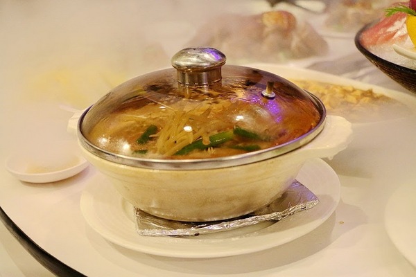 大灣碼頭：【羽諾食記】大灣碼頭熱炒生猛海鮮(松隆店)♥現撈海鮮創意料理♥捷運市政府站晚餐&宵夜推薦