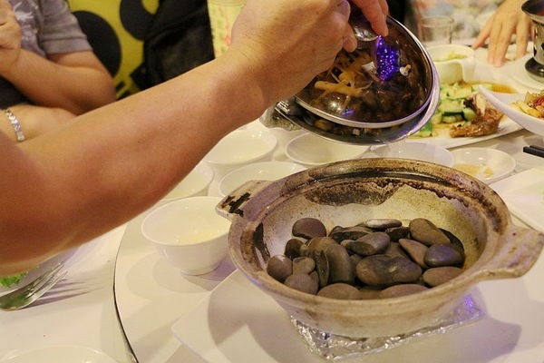 大灣碼頭：【羽諾食記】大灣碼頭熱炒生猛海鮮(松隆店)♥現撈海鮮創意料理♥捷運市政府站晚餐&宵夜推薦