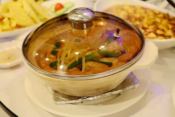 大灣碼頭：【羽諾食記】大灣碼頭熱炒生猛海鮮(松隆店)♥現撈海鮮創意料理♥捷運市政府站晚餐&宵夜推薦