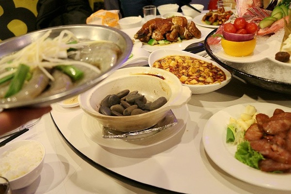 大灣碼頭：【羽諾食記】大灣碼頭熱炒生猛海鮮(松隆店)♥現撈海鮮創意料理♥捷運市政府站晚餐&宵夜推薦