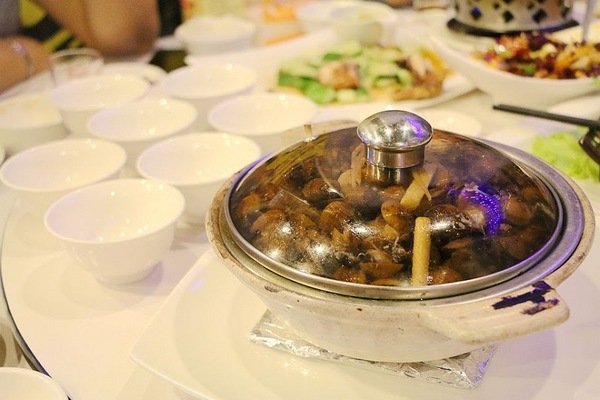 大灣碼頭：【羽諾食記】大灣碼頭熱炒生猛海鮮(松隆店)♥現撈海鮮創意料理♥捷運市政府站晚餐&宵夜推薦