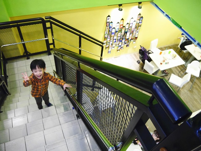 │台北。內湖│大晴天親子餐廳。巨型扭蛋機、球池、小廚師扮演、寶寶爬行…