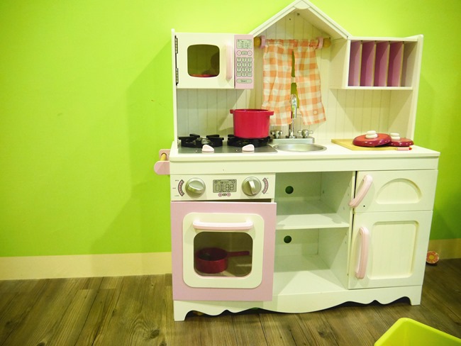 │台北。內湖│大晴天親子餐廳。巨型扭蛋機、球池、小廚師扮演、寶寶爬行…