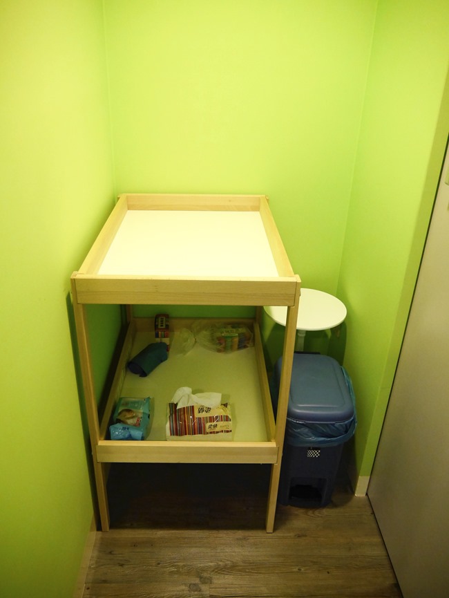 │台北。內湖│大晴天親子餐廳。巨型扭蛋機、球池、小廚師扮演、寶寶爬行…