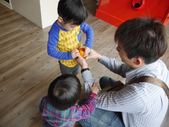 │台北。內湖│大晴天親子餐廳。巨型扭蛋機、球池、小廚師扮演、寶寶爬行…