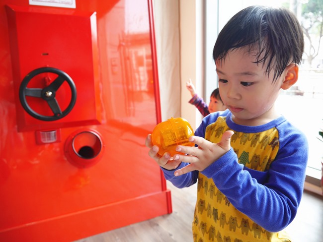 │台北。內湖│大晴天親子餐廳。巨型扭蛋機、球池、小廚師扮演、寶寶爬行…