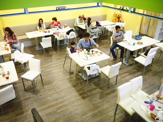 │台北。內湖│大晴天親子餐廳。巨型扭蛋機、球池、小廚師扮演、寶寶爬行…