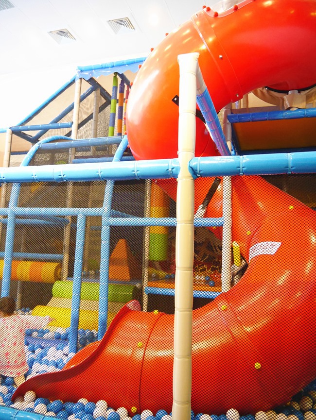 │台北。內湖│大晴天親子餐廳。巨型扭蛋機、球池、小廚師扮演、寶寶爬行…