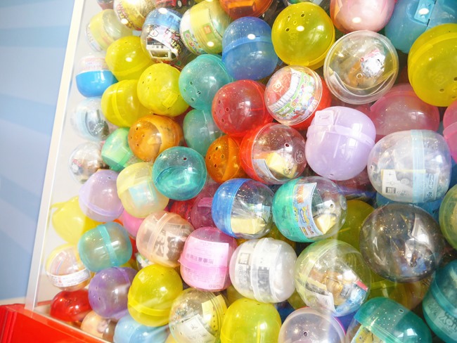 │台北。內湖│大晴天親子餐廳。巨型扭蛋機、球池、小廚師扮演、寶寶爬行…