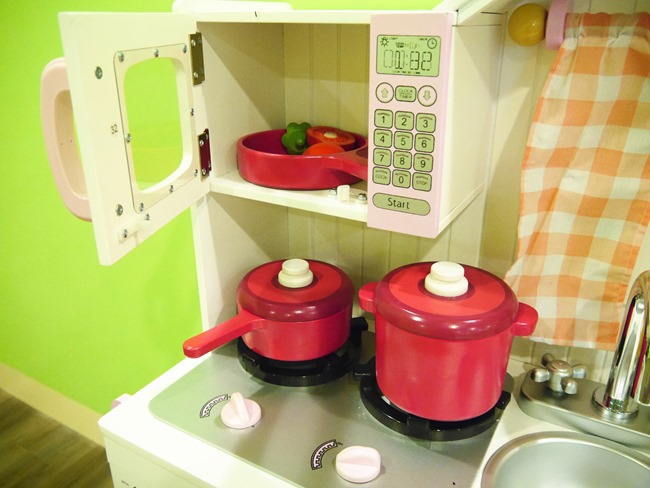 │台北。內湖│大晴天親子餐廳。巨型扭蛋機、球池、小廚師扮演、寶寶爬行…