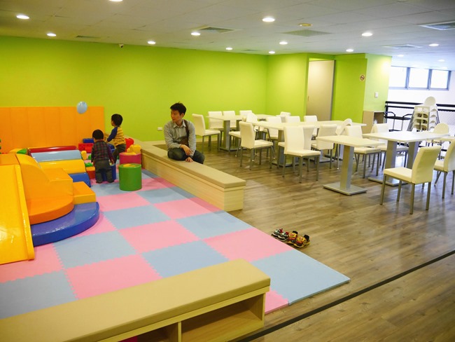 │台北。內湖│大晴天親子餐廳。巨型扭蛋機、球池、小廚師扮演、寶寶爬行…