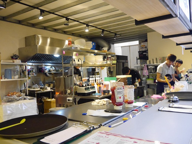 │台北。內湖│大晴天親子餐廳。巨型扭蛋機、球池、小廚師扮演、寶寶爬行…