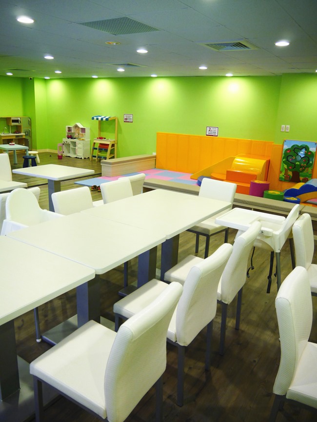 │台北。內湖│大晴天親子餐廳。巨型扭蛋機、球池、小廚師扮演、寶寶爬行…