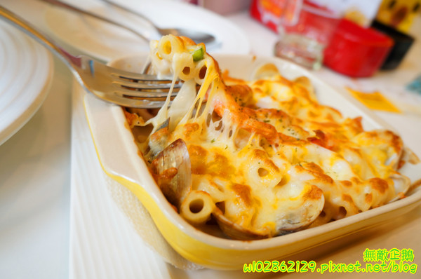 彩虹糖 輕食•義大利麵館：【台南-永康區】義大利麵x彩虹....大推焗烤奶油海鮮麵.巧克力布朗尼.草莓生乳酪塔...《彩虹糖 輕食•義大利麵館》