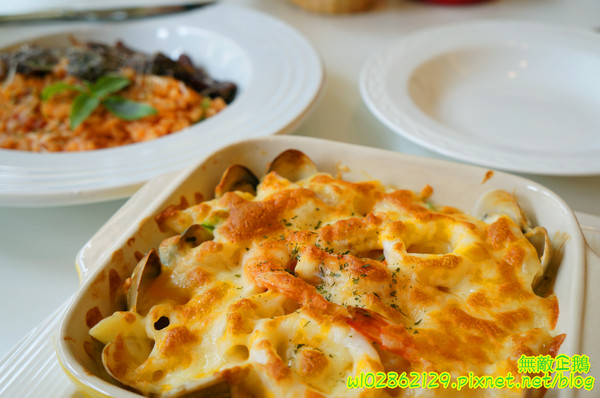 彩虹糖 輕食•義大利麵館：【台南-永康區】義大利麵x彩虹....大推焗烤奶油海鮮麵.巧克力布朗尼.草莓生乳酪塔...《彩虹糖 輕食•義大利麵館》