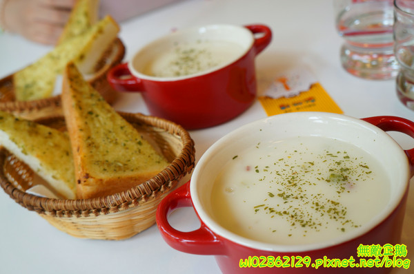 彩虹糖 輕食•義大利麵館：【台南-永康區】義大利麵x彩虹....大推焗烤奶油海鮮麵.巧克力布朗尼.草莓生乳酪塔...《彩虹糖 輕食•義大利麵館》