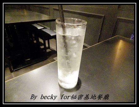 秘密基地(台北分店)：來自日本沖繩的居酒屋，越夜越美麗～秘密基地餐廳