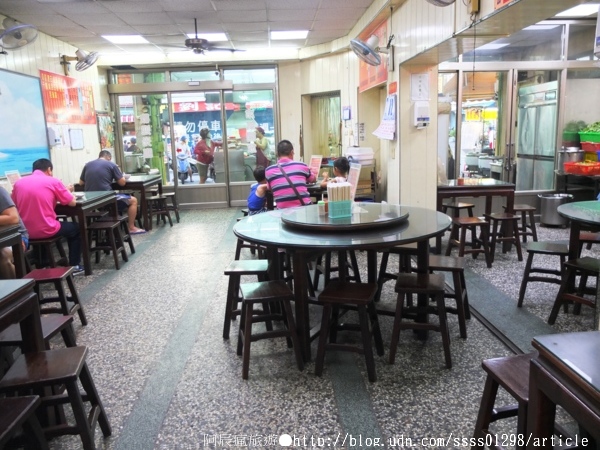 鼎億肉燥飯:【美食特搜。屏東市】鼎億肉燥飯。傳統口味肉燥飯 白菜滷 香腸 四神湯經典必吃 極力推薦的屏東味