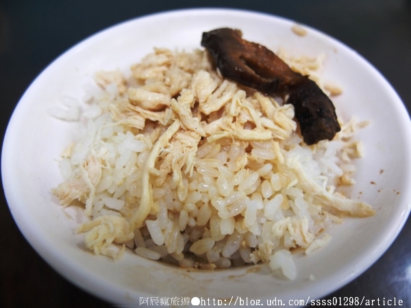 鼎億肉燥飯:【美食特搜。屏東市】鼎億肉燥飯。傳統口味肉燥飯 白菜滷 香腸 四神湯經典必吃 極力推薦的屏東味