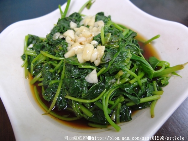 鼎億肉燥飯:【美食特搜。屏東市】鼎億肉燥飯。傳統口味肉燥飯 白菜滷 香腸 四神湯經典必吃 極力推薦的屏東味