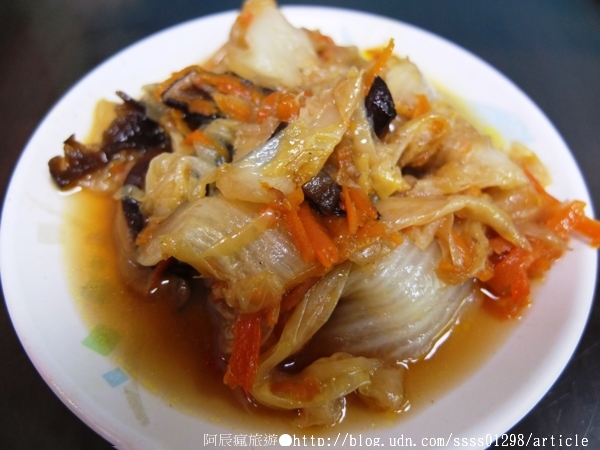 鼎億肉燥飯:【美食特搜。屏東市】鼎億肉燥飯。傳統口味肉燥飯 白菜滷 香腸 四神湯經典必吃 極力推薦的屏東味