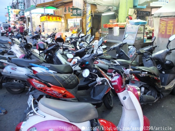 鼎億肉燥飯:【美食特搜。屏東市】鼎億肉燥飯。傳統口味肉燥飯 白菜滷 香腸 四神湯經典必吃 極力推薦的屏東味