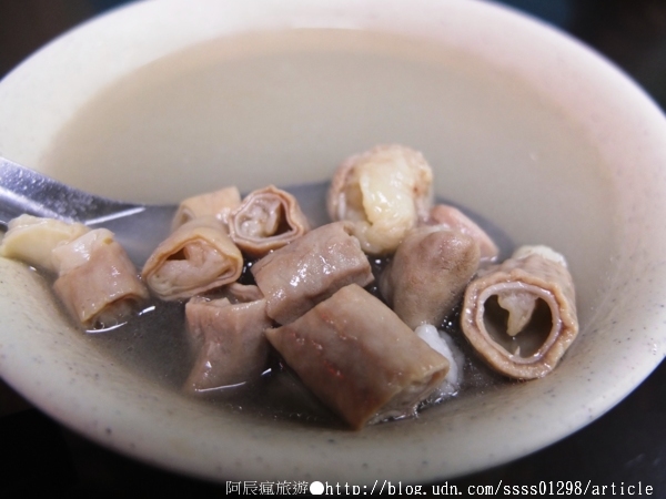 鼎億肉燥飯:【美食特搜。屏東市】鼎億肉燥飯。傳統口味肉燥飯 白菜滷 香腸 四神湯經典必吃 極力推薦的屏東味