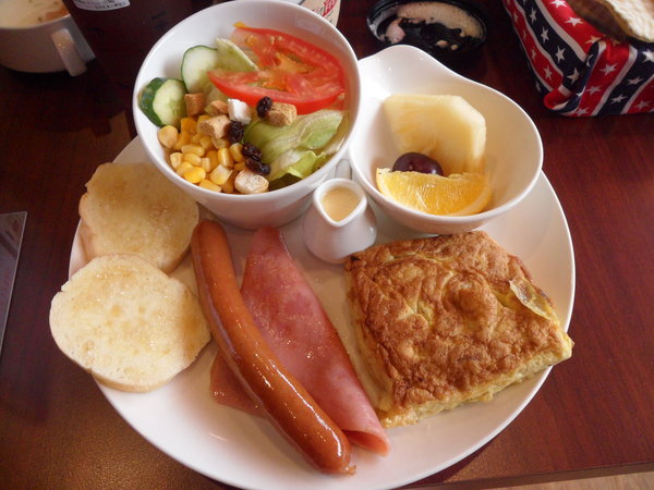 咖啡家Coffee+(彰化辭修店): 【彰化市區.美食】COFFEE+咖啡家 ☆ 彰化後火車站 ☆ 輕食 ☆ 義大利麵 ☆ 早午餐 ☆ 假日聚餐好選擇