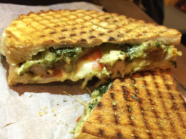 妳有咖啡:在咖啡店吃的到Q彈米粒起司親子丼-妳有咖啡neo cafe