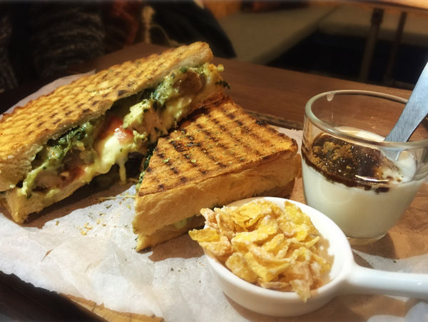 妳有咖啡:在咖啡店吃的到Q彈米粒起司親子丼-妳有咖啡neo cafe