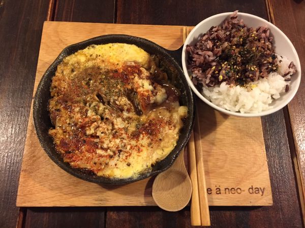 妳有咖啡:在咖啡店吃的到Q彈米粒起司親子丼-妳有咖啡neo cafe