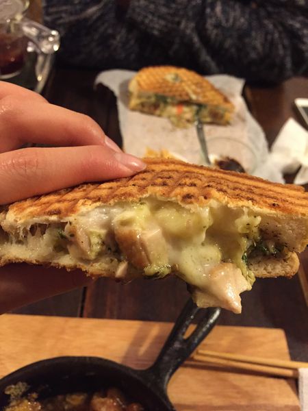 妳有咖啡:在咖啡店吃的到Q彈米粒起司親子丼-妳有咖啡neo cafe