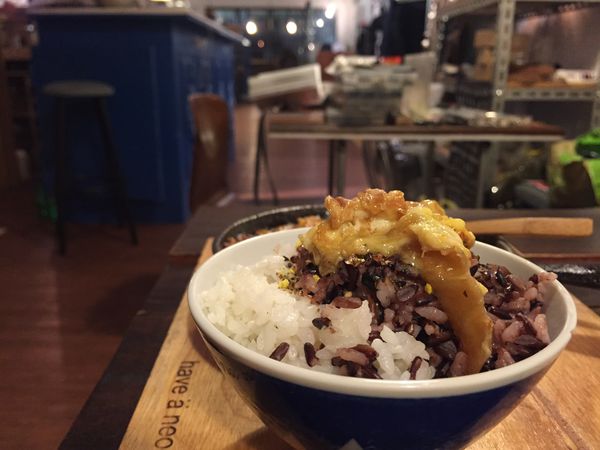 妳有咖啡:在咖啡店吃的到Q彈米粒起司親子丼-妳有咖啡neo cafe