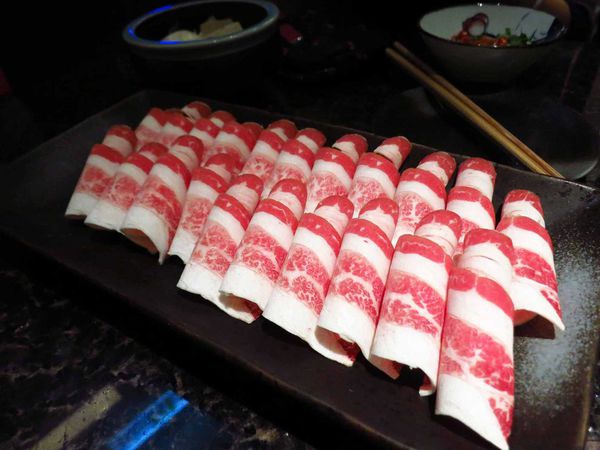 【台北火鍋】海底撈-現場變臉、手工現拉麵的四川麻辣火鍋店