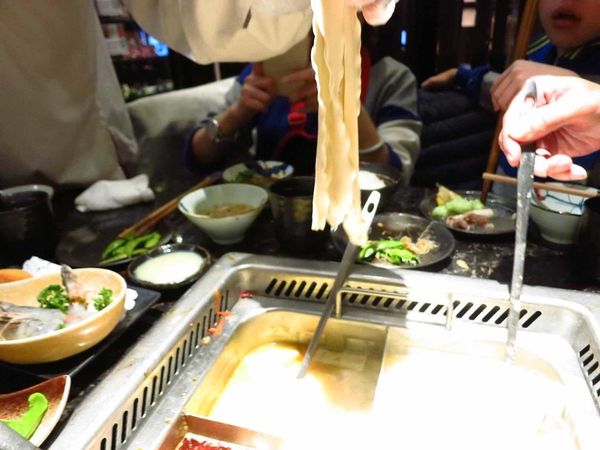 【台北火鍋】海底撈-現場變臉、手工現拉麵的四川麻辣火鍋店
