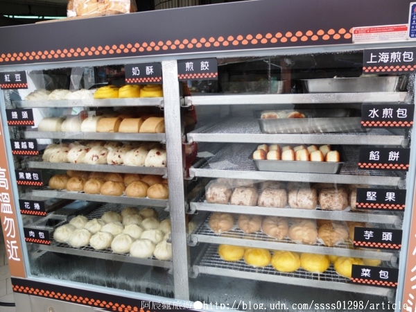 舞一加水站包子饅頭：【美食特搜。高雄三民區】舞一加水站包子饅頭。知名麵包大師親傳 20年不變的手感用心 堅守天然與健康的真原味