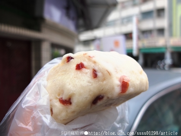 舞一加水站包子饅頭：【美食特搜。高雄三民區】舞一加水站包子饅頭。知名麵包大師親傳 20年不變的手感用心 堅守天然與健康的真原味