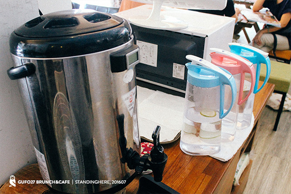 GUFO27 BRUNCH&CAFE:台北_ Gufo27 Brunch&cafe, 大份量早午餐&超夢幻彩虹冰沙、瓶子蛋糕