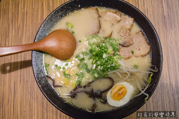 山本堂日式拉麵:【食記】{高雄。鼓山區}山本堂日式拉麵加麵不用錢呷粗飽