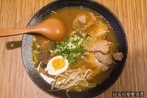 山本堂日式拉麵:【食記】{高雄。鼓山區}山本堂日式拉麵加麵不用錢呷粗飽