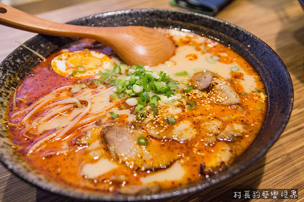 山本堂日式拉麵:【食記】{高雄。鼓山區}山本堂日式拉麵加麵不用錢呷粗飽