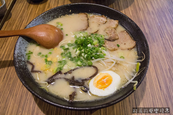 山本堂日式拉麵:【食記】{高雄。鼓山區}山本堂日式拉麵加麵不用錢呷粗飽